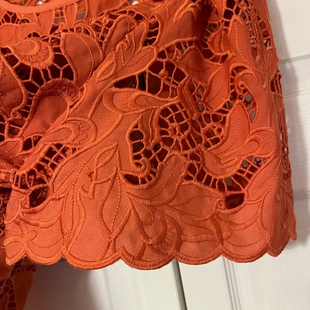 Express Cut-out Pattern Top - Picture 3 of 5